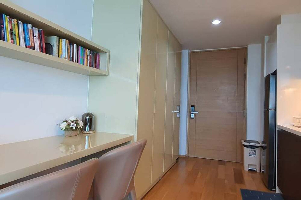 For SaleCondoSathorn, Narathiwat : 🔥  Sale with tenant !! high floor 13++, modern style!!🔥 Code C20221203045..........The Breeze Narathiwas, 1 bedroom, 1 bathroom, furnished, Special Deal!!📣📣