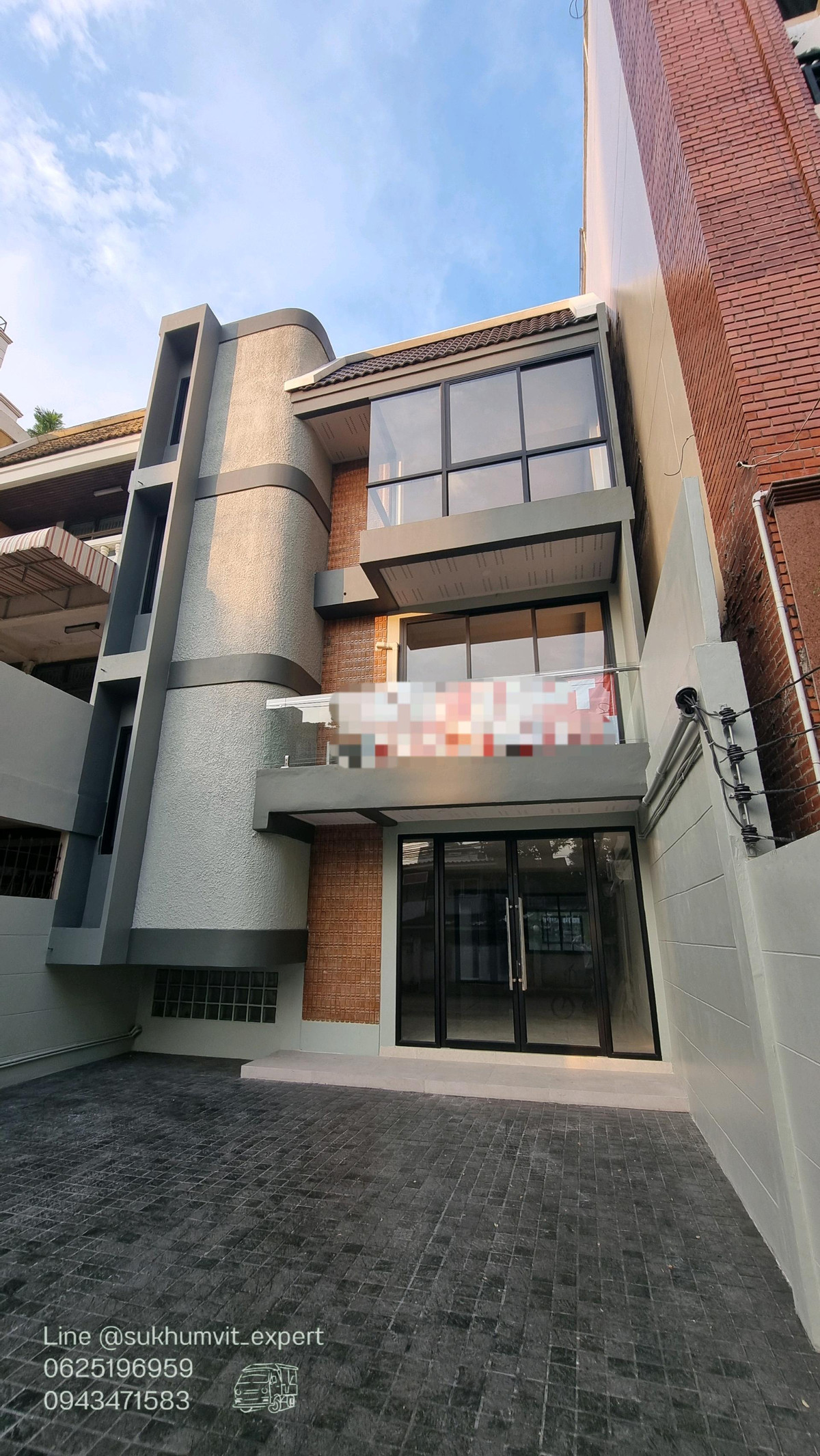 For RentHome OfficeSukhumvit, Asoke, Thonglor : For Rent: Large Building, Total Area 300 sq.m., 2 Buildings
Suitable for showroom, studio, restaurant, office, and various types of businesses