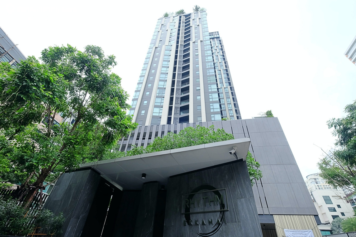 ขายคอนโดสุขุมวิท อโศก ทองหล่อ : [Under Market 20++%] Rhythm Ekkamai แบบ 2 นอน  ห้องใหญ่ วิวสีเขียว ราคานี้ไม่มีอีกแล้ว