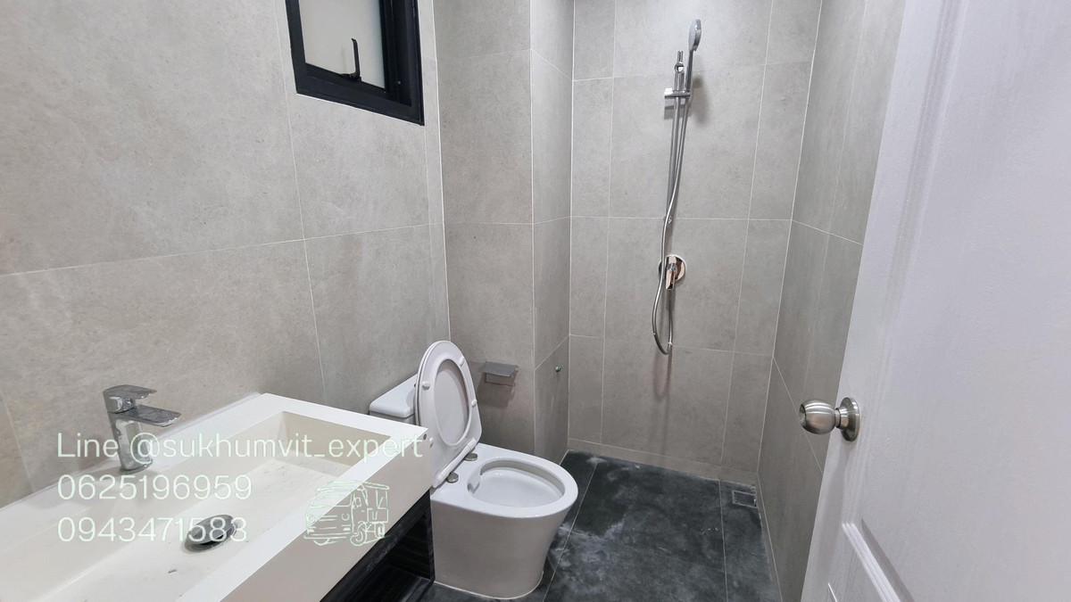 For RentHome OfficeSukhumvit, Asoke, Thonglor : For Rent: Large Building, Total Area 300 sq.m., 2 BuildingsSuitable for showroom, studio, restaurant, office, and various types of businesses