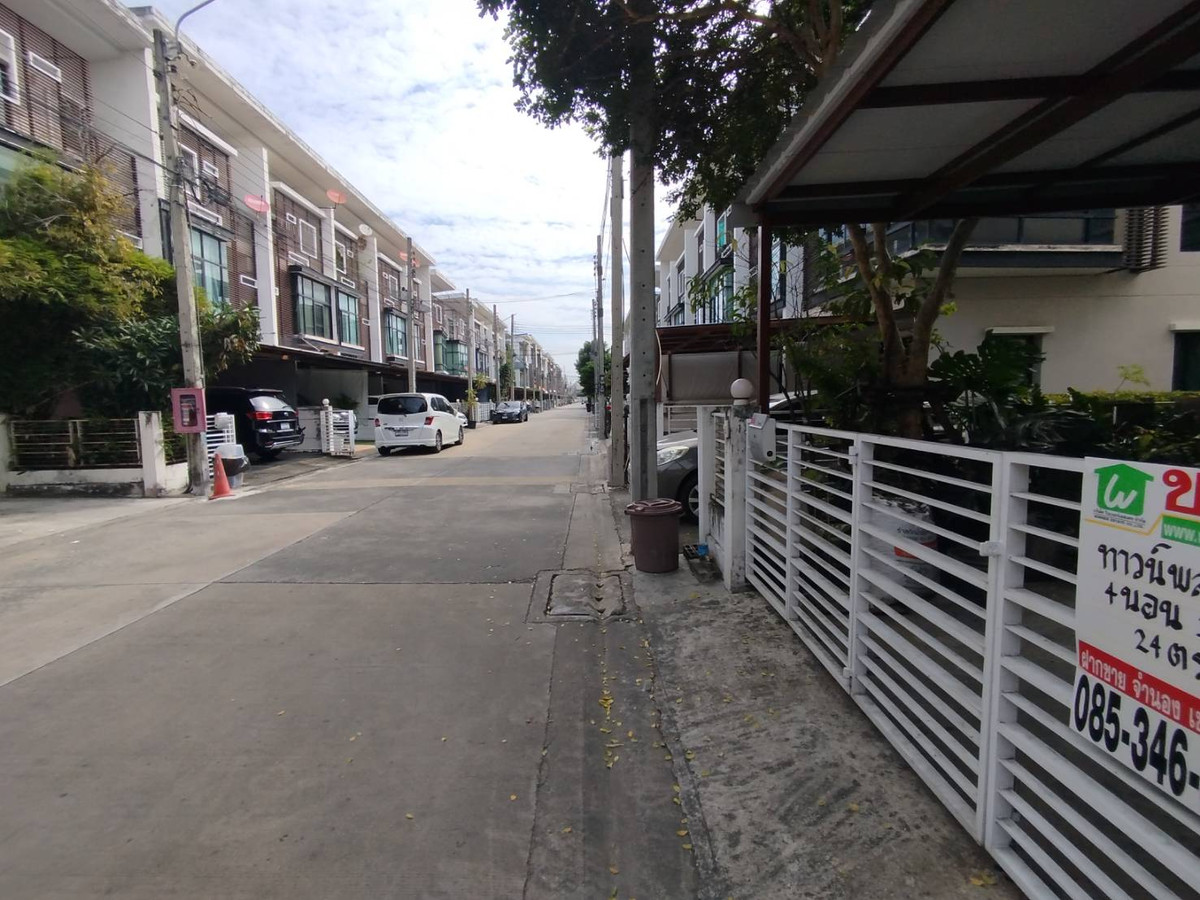 ขายทาวน์โฮมบางซื่อ วงศ์สว่าง เตาปูน : ขายทาวน์เฮ้าส์ 3 ชั้น หมู่บ้านทาวน์พลัสเอ็กซ์ ประชาชื่น 24 ตรว.