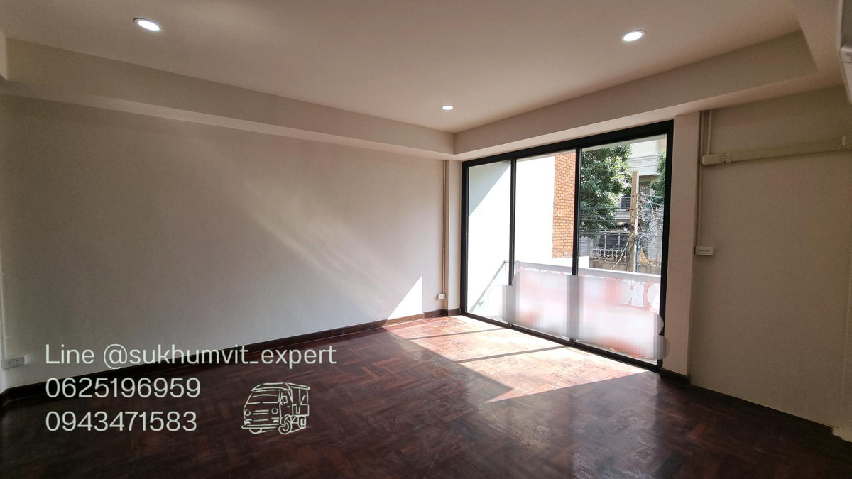 For RentHome OfficeSukhumvit, Asoke, Thonglor : For Rent: Large Building, Total Area 300 sq.m., 2 BuildingsSuitable for showroom, studio, restaurant, office, and various types of businesses