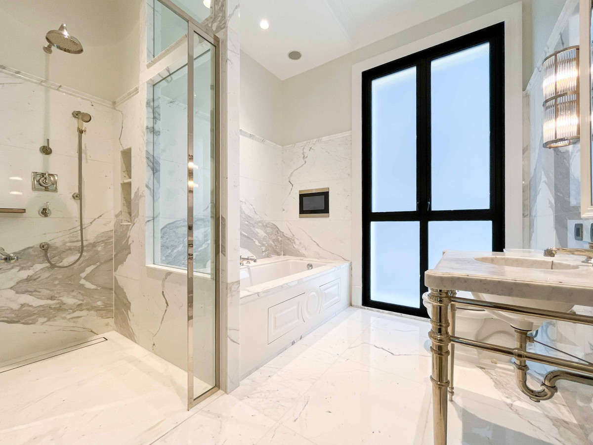 ให้เช่าคอนโดวิทยุ ชิดลม หลังสวน : Condo for Rent 98 Wireless Monthly 200,000 THB