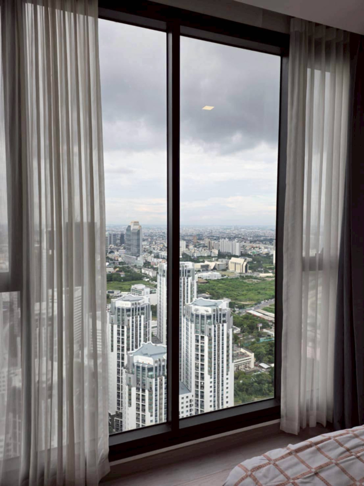 ให้เช่าคอนโดพระราม 9 เพชรบุรีตัดใหม่ RCA : For Rent Condo One 9 Five Asoke - Rama 9 Fully Furnished(S03-2204)