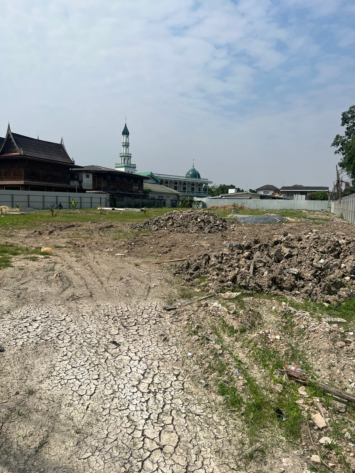 For RentLandOnnut, Udomsuk : Land rental near the community Next to On Nut Road 46