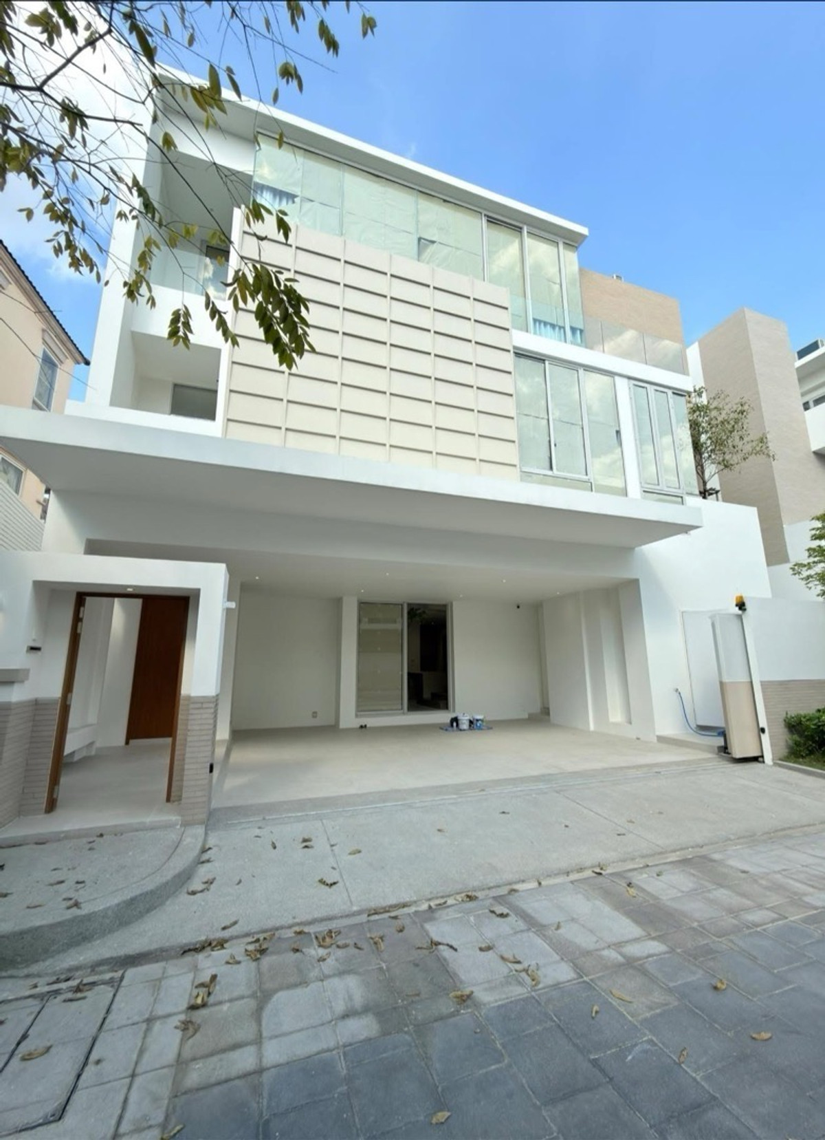 ให้เช่าบ้านพระราม 9 เพชรบุรีตัดใหม่ RCA : 🐶 Noble Terra Rama 9 - Ekkamai 🐶 ให้เช่าบ้านใหม่ 4 ห้องนอน | 5 ห้องนํ้า | มีลิฟต์
รับทุกสัญชาติ รับสัตว์เลี้ยง 💖