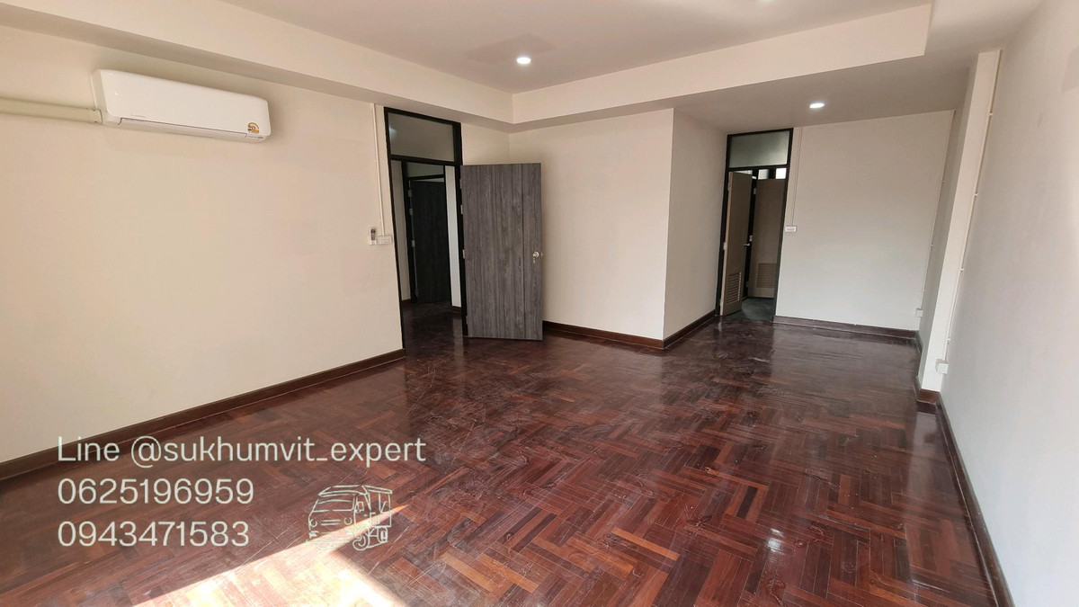 For RentHome OfficeSukhumvit, Asoke, Thonglor : For Rent: Large Building, Total Area 300 sq.m., 2 BuildingsSuitable for showroom, studio, restaurant, office, and various types of businesses