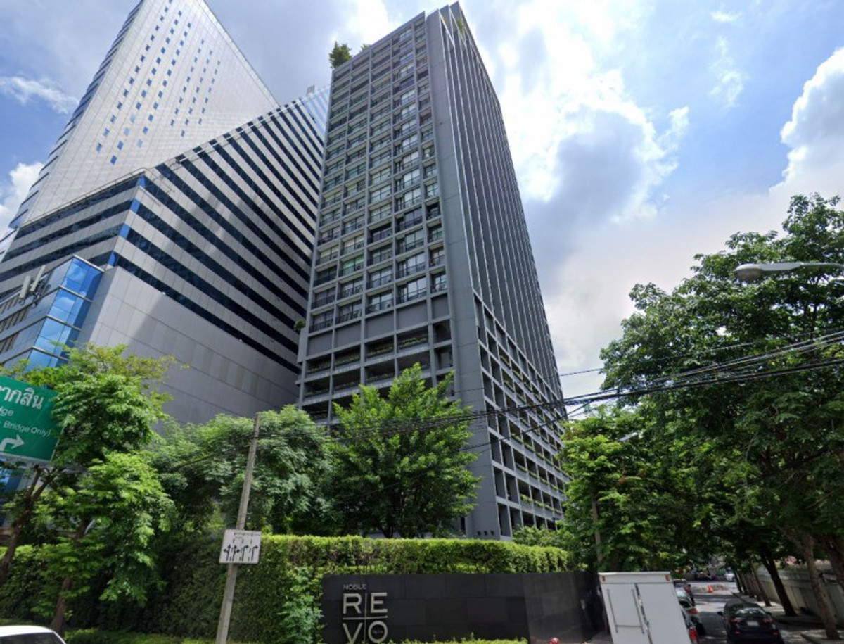 For RentCondoSathorn, Narathiwat : ✨ Live a perfect life in the heart of Silom, Noble Revo Silom, a minimalist style room. Fully decorated and ready to move in 🎉