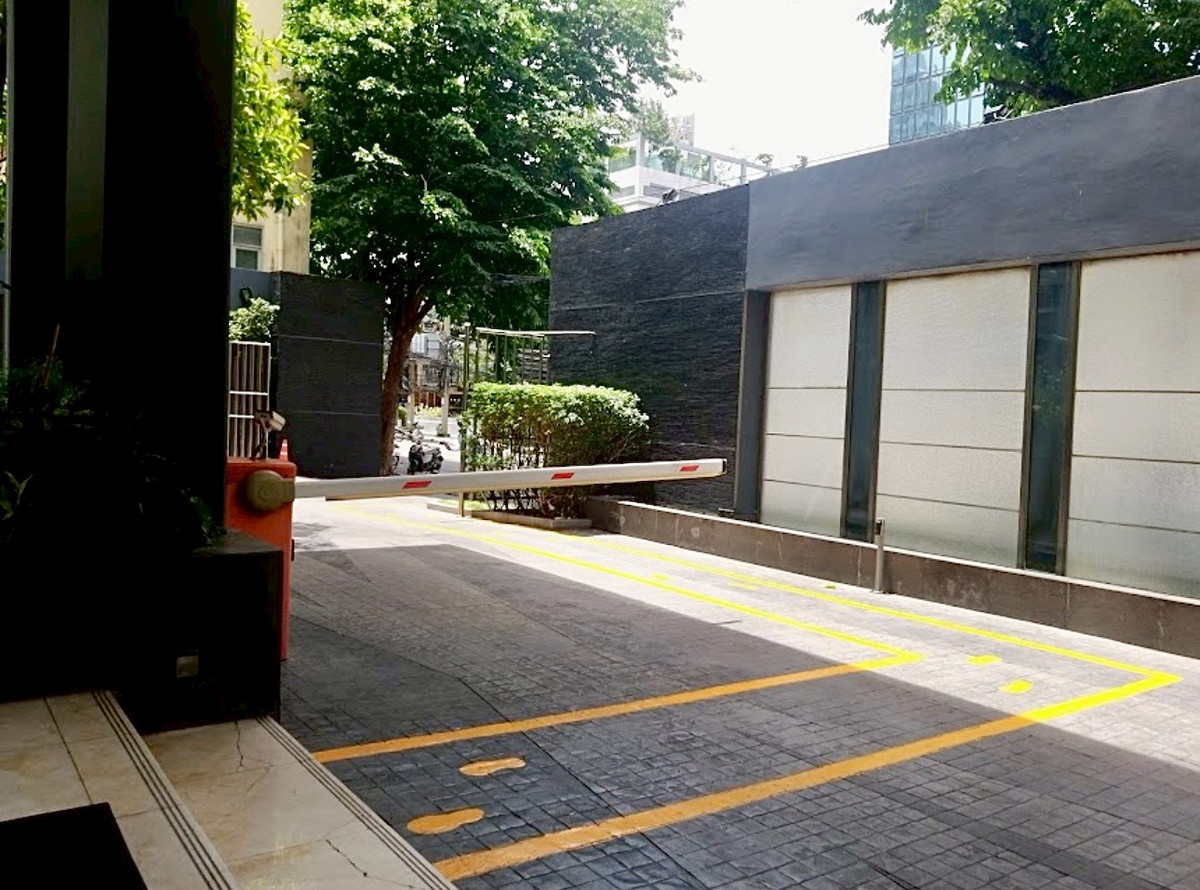 ให้เช่าคอนโดสาทร นราธิวาส : ✨ ทำเลทองสาทร Life @ Sathorn 10 เข้า-ออกได้ทั้งสาทรและสีลม 👌