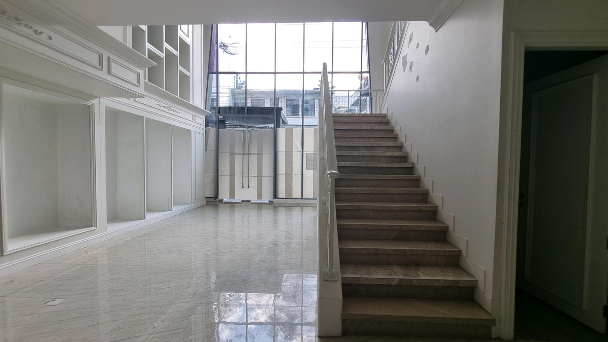 For RentRetail SpaceSukhumvit, Asoke, Thonglor : Space for rent, Thonglor 2 stories  size 182.7 square meters  1,500 baht / square