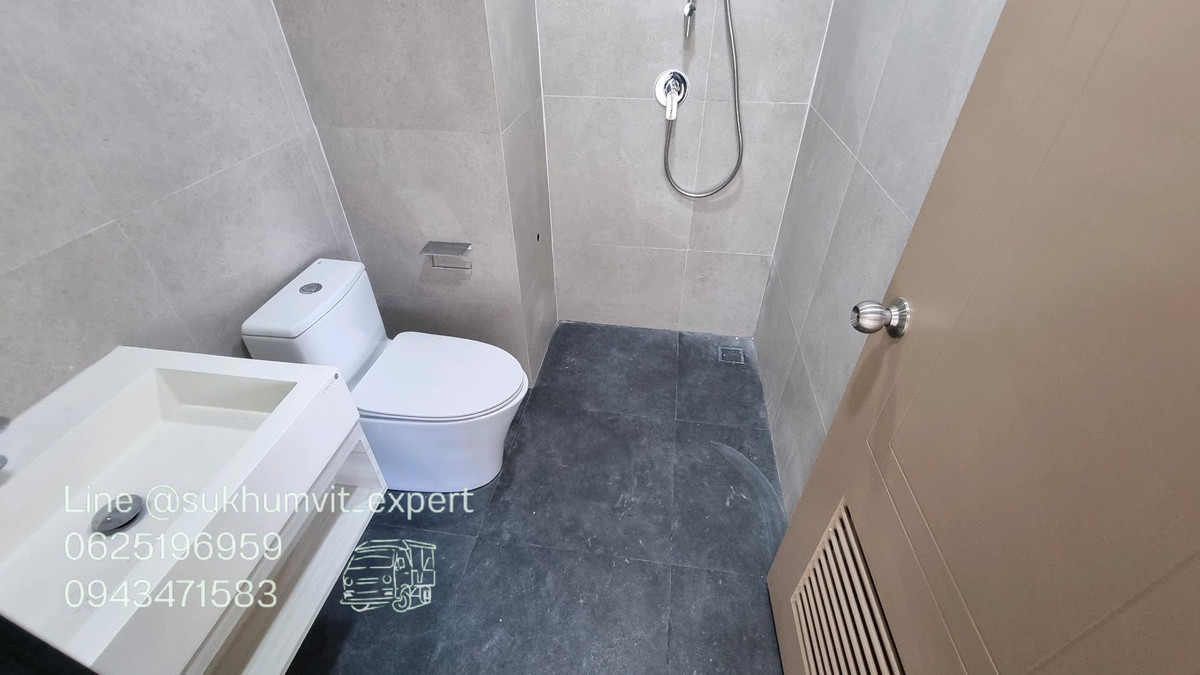 For RentRetail SpaceSukhumvit, Asoke, Thonglor : For Rent: Large Building, Total Area 300 sq.m., 2 BuildingsSuitable for showroom, studio, restaurant, office, and various types of businesses