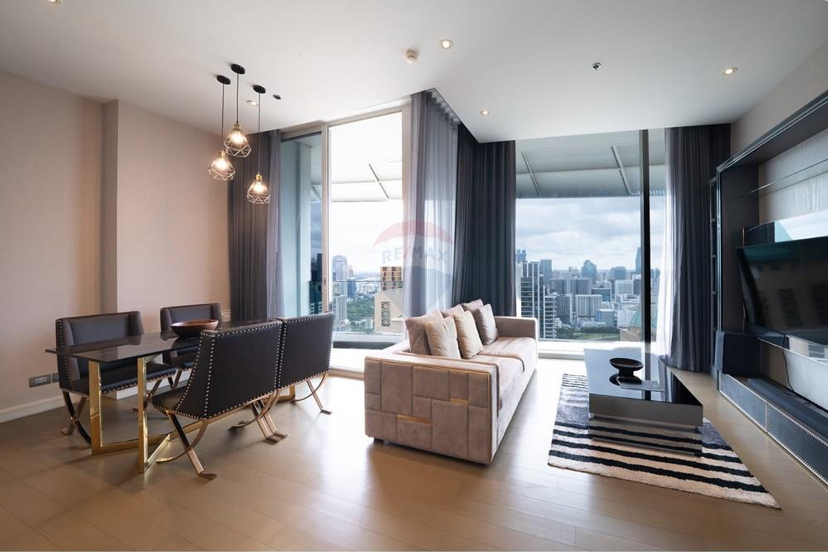 ขายคอนโดวิทยุ ชิดลม หลังสวน : Exclusive Luxury Condo: City Views & Modern Amenities