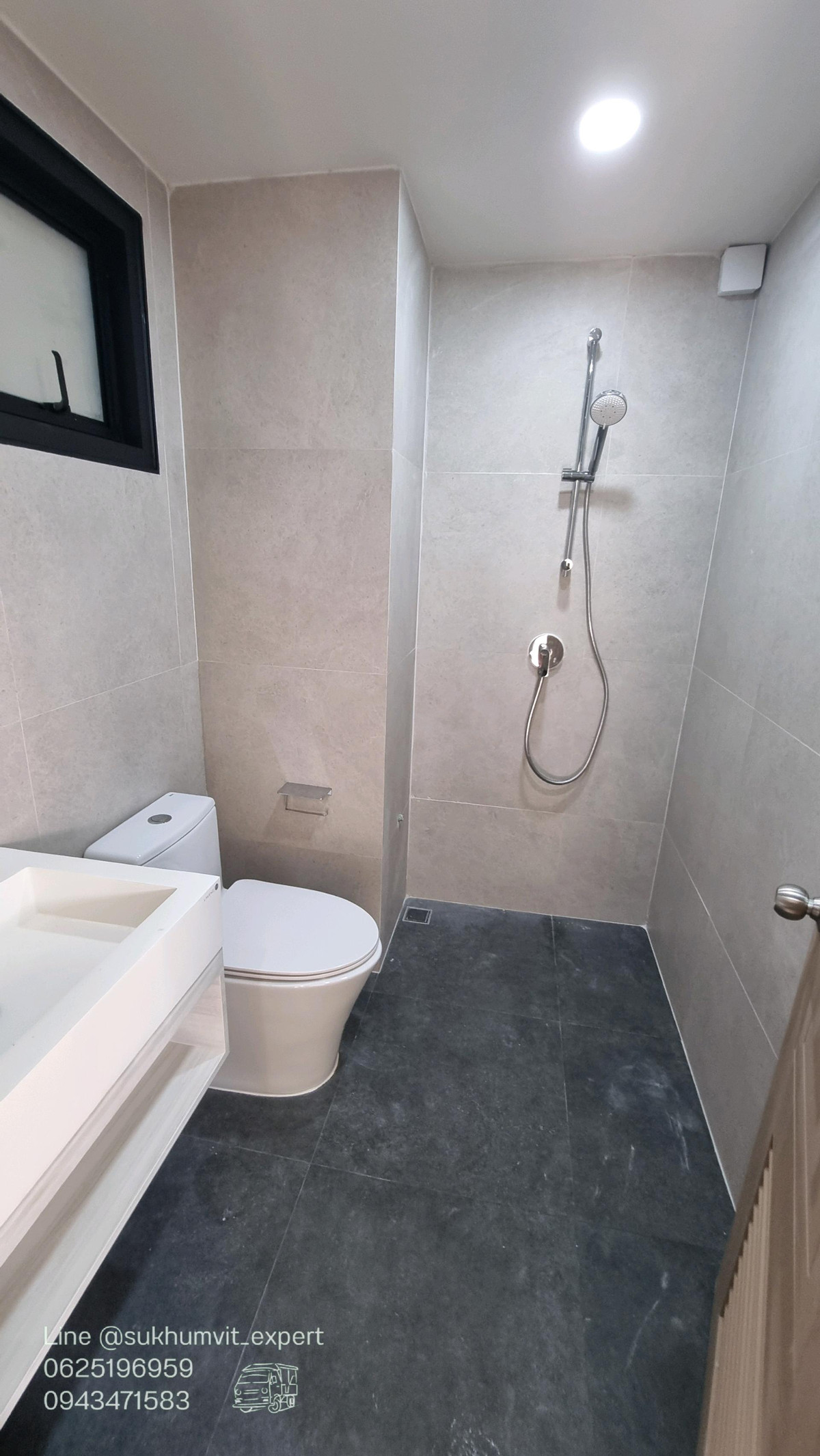 For RentRetail SpaceSukhumvit, Asoke, Thonglor : For Rent: Large Building, Total Area 300 sq.m., 2 BuildingsSuitable for showroom, studio, restaurant, office, and various types of businesses