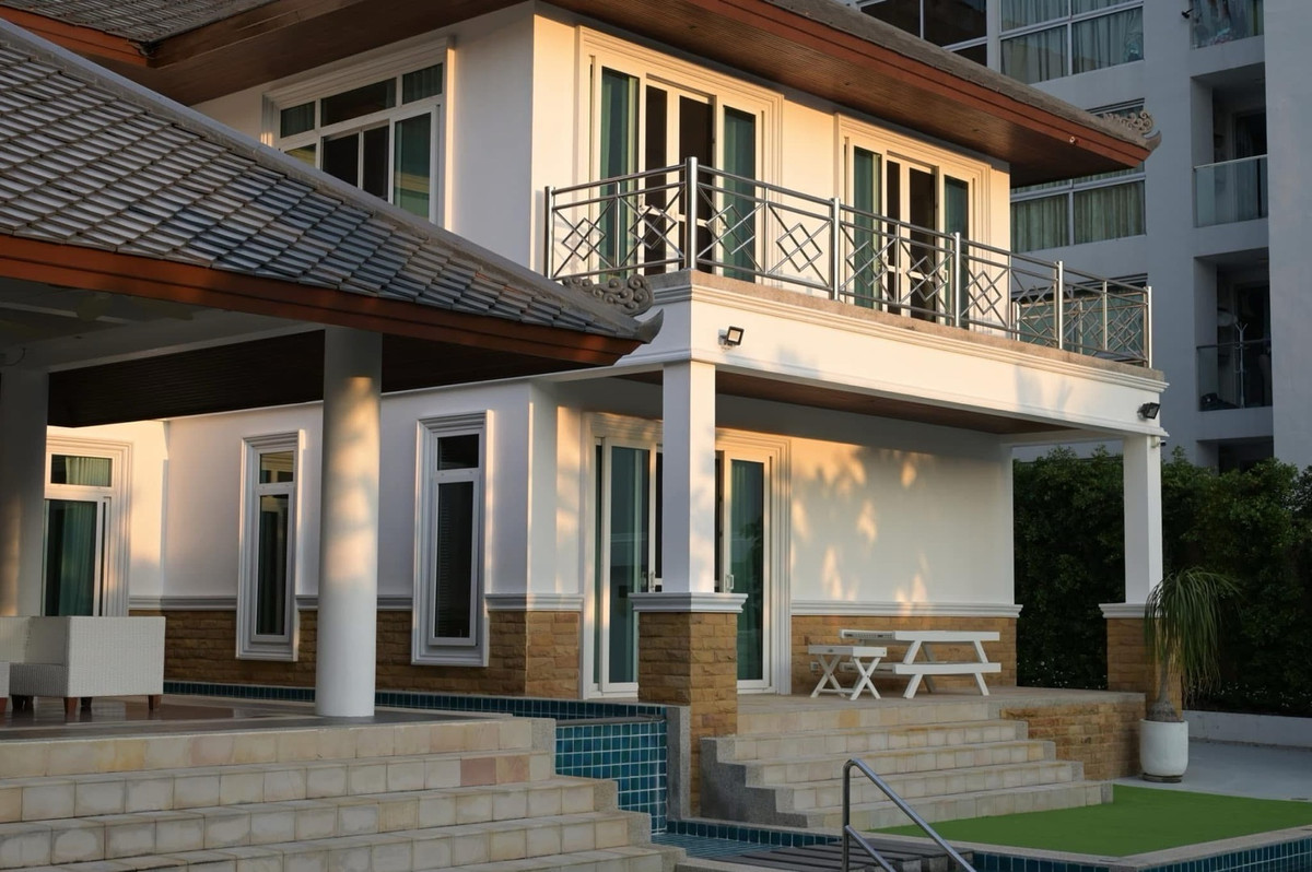 ขายบ้านพัทยา บางแสน ชลบุรี สัตหีบ : 🔥ขาย บ้านเดี่ยวหรู พัทยา เขาพระตำหนัก พร้อมสระว่ายน้ำ | 4 ห้องนอน 5 ห้องน้ำ | ใกล้หาดยินยอม ใกล้ทะเล | เหมาะอยู่อาศัย & ลงทุน | ที่ดินเกือบ 1 ไร่