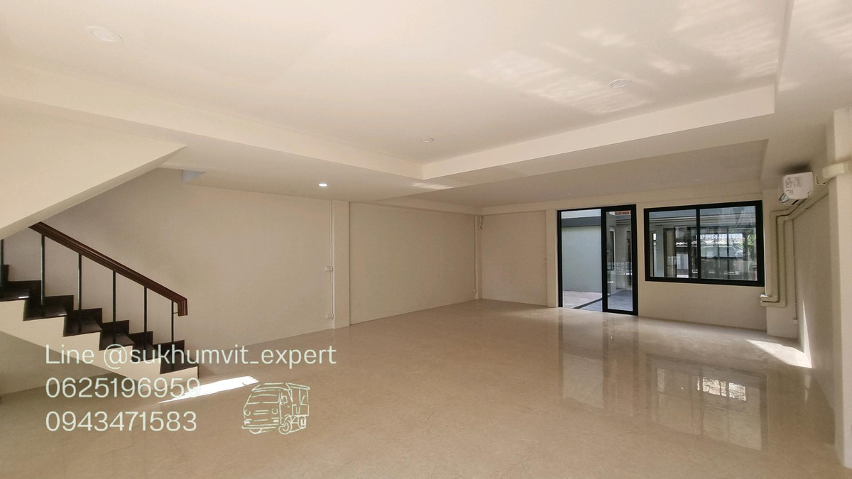 For RentRetail SpaceSukhumvit, Asoke, Thonglor : For Rent: Large Building, Total Area 300 sq.m., 2 BuildingsSuitable for showroom, studio, restaurant, office, and various types of businesses