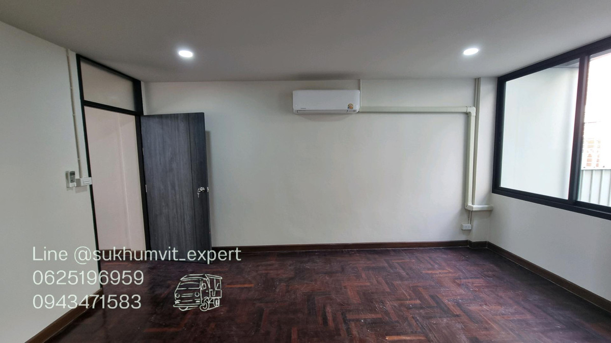 For RentRetail SpaceSukhumvit, Asoke, Thonglor : For Rent: Large Building, Total Area 300 sq.m., 2 BuildingsSuitable for showroom, studio, restaurant, office, and various types of businesses
