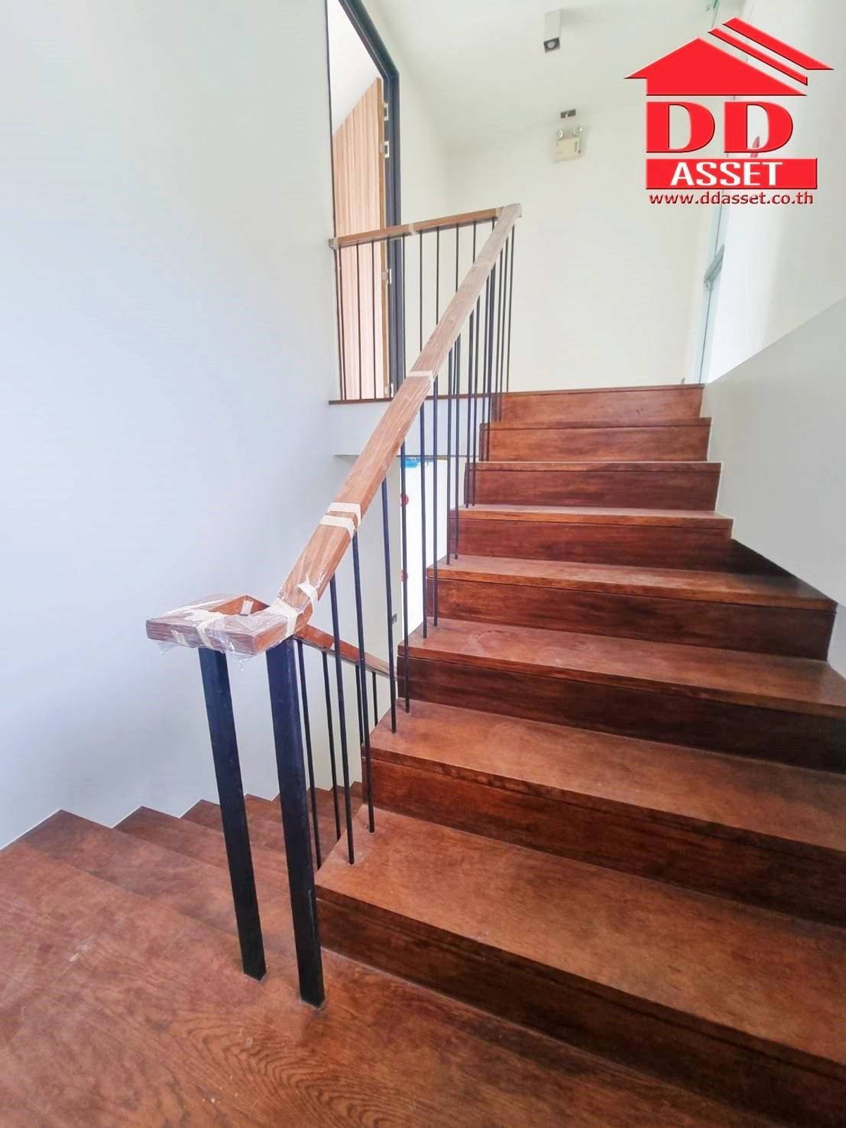 ขายโฮมออฟฟิศพระราม 9 เพชรบุรีตัดใหม่ RCA : For Sale The​ Element พระราม9​ โฮมออฟฟิศ 5 ชั้น มีลิฟต์​ ใกล้ The Nine พระราม 9 ใกล้แอร์พอร์ตลิ้ง​ สถานีหัวหมาก รหัส : H8153