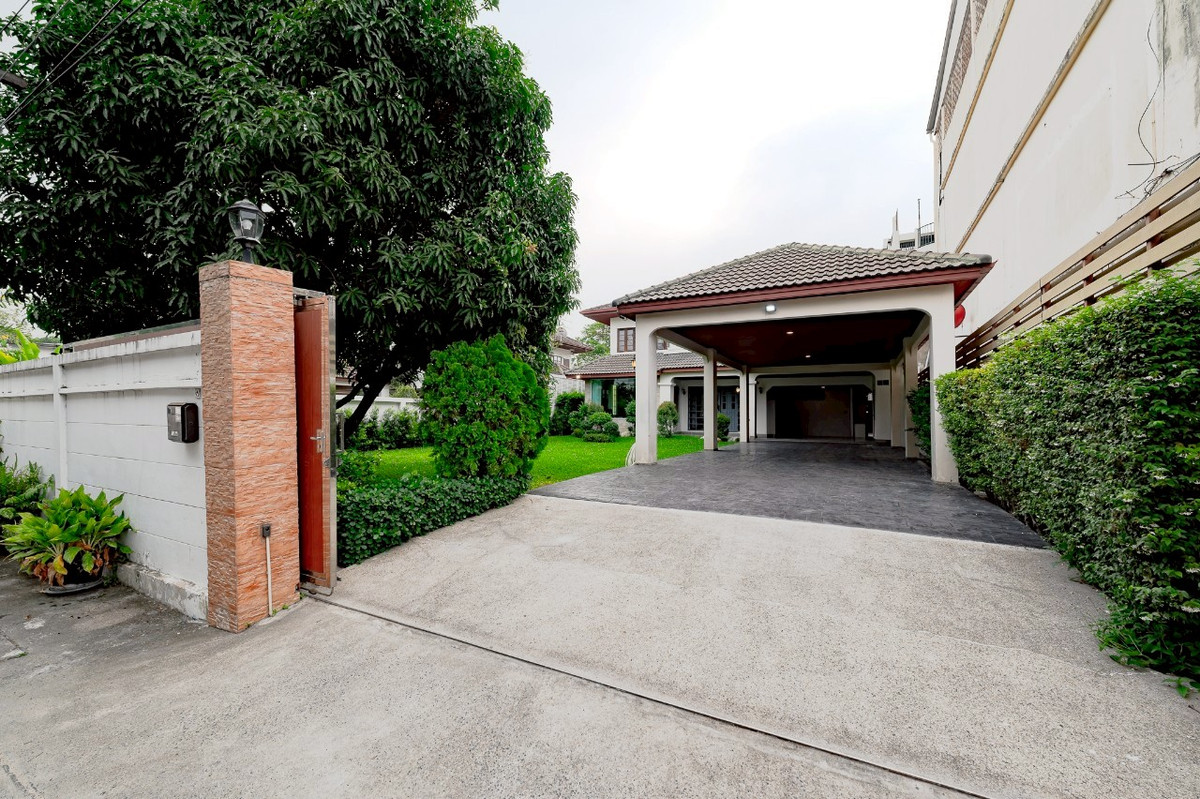 For RentHouseOnnut, Udomsuk : For Rent New Renovated house Punnawithi Sukhumvit 101