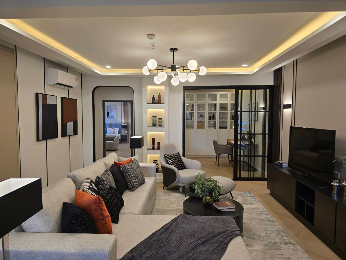 For SaleCondoSukhumvit, Asoke, Thonglor : Fifty Fifth Tower / Pet-friendly, newly renovated spacious unit, near BTS Thong Lo / 4 bed 223 sq.m.Tel. 0937890899