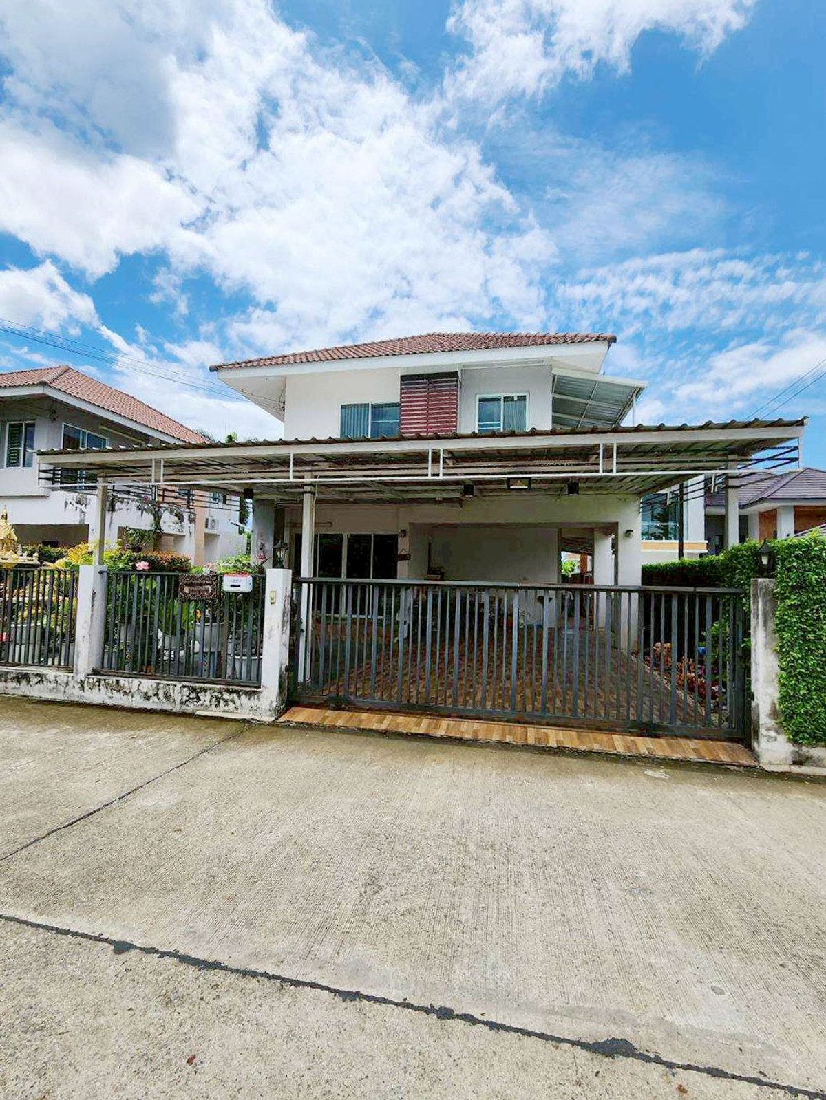 For RentHouseChiang Mai : House for rent 25,000 baht per month, close to Grand Canyon Water Park, only 5 minutes, No.14H1024.