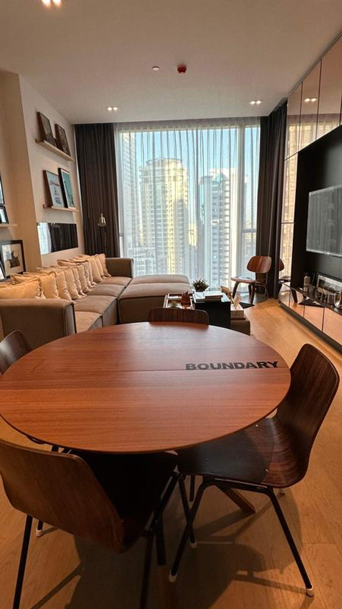 ขายคอนโดสุขุมวิท อโศก ทองหล่อ : ราคาดีที่สุด The Strand Thonglor คอนโด Ultra Luxury ติด BTS เพียง1นาที