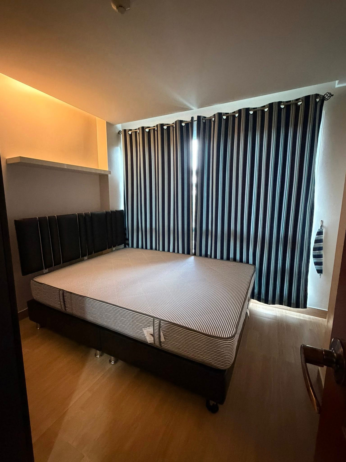 For RentCondoRatchadapisek, Huaikwang, Suttisan : Condo for Rent: Emerald Residence Ratchada, near MRT Huai Khwang