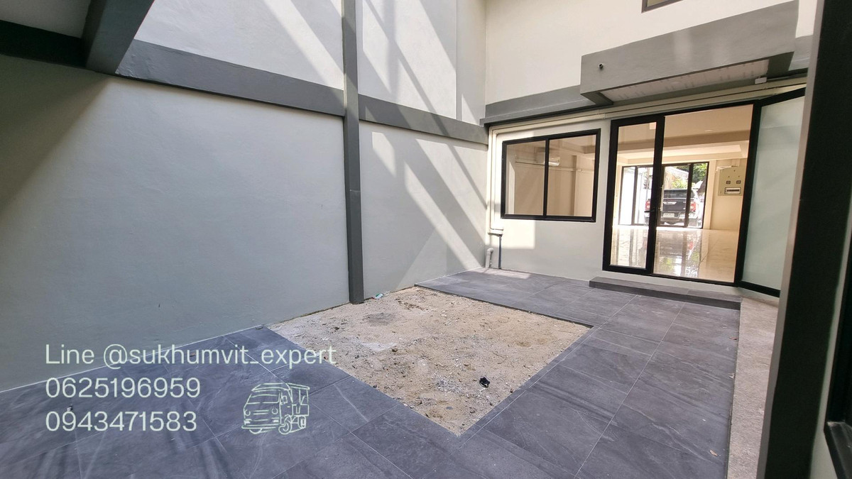 For RentRetail SpaceSukhumvit, Asoke, Thonglor : For Rent: Large Building, Total Area 300 sq.m., 2 BuildingsSuitable for showroom, studio, restaurant, office, and various types of businesses