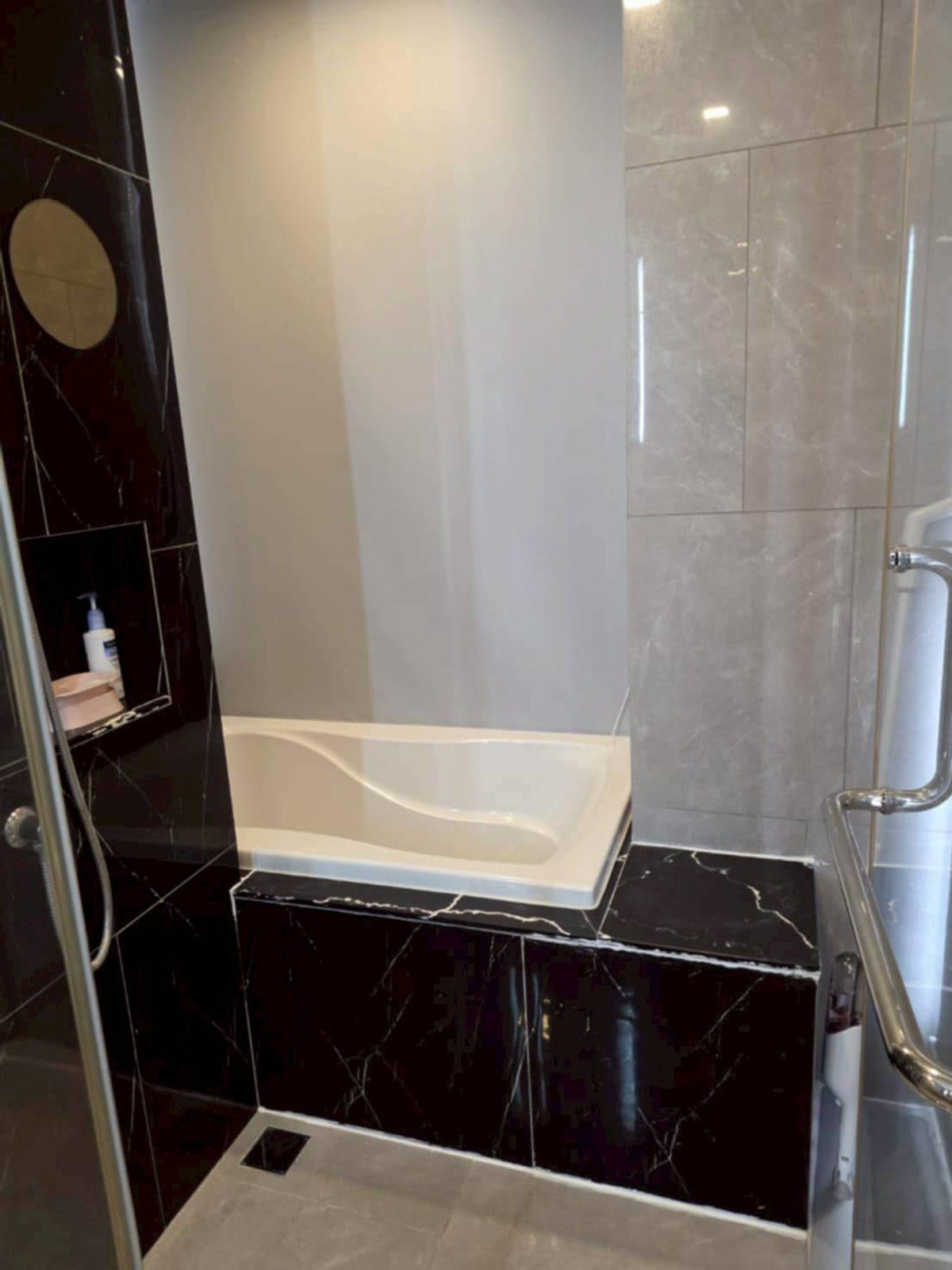 ให้เช่าคอนโดพระราม 9 เพชรบุรีตัดใหม่ RCA : For Rent Condo One 9 Five Asoke - Rama 9 Fully Furnished(S03-2204)