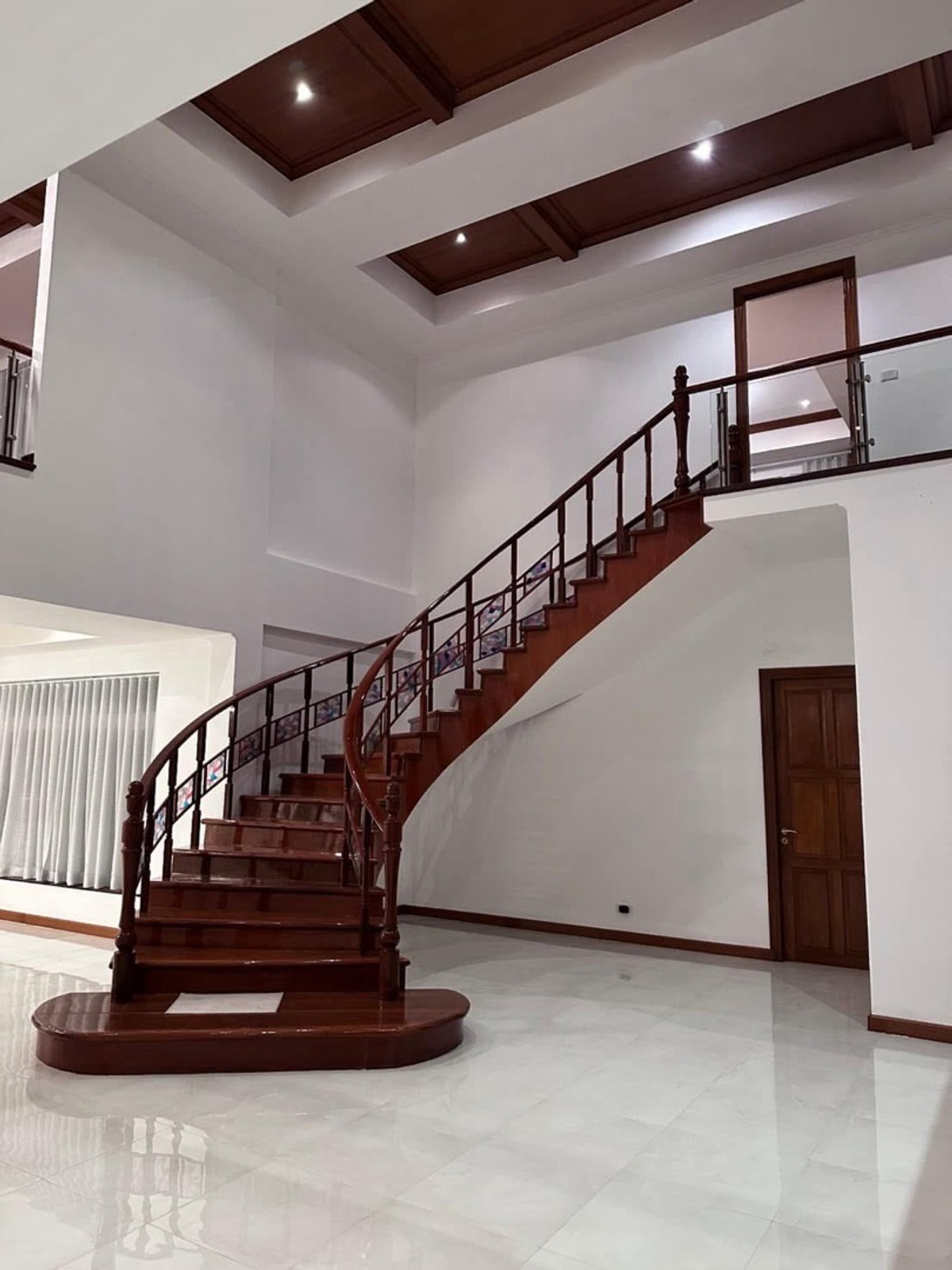 ขายบ้านพัทยา บางแสน ชลบุรี สัตหีบ : 🔥ขาย บ้านเดี่ยวหรู พัทยา เขาพระตำหนัก พร้อมสระว่ายน้ำ | 4 ห้องนอน 5 ห้องน้ำ | ใกล้หาดยินยอม ใกล้ทะเล | เหมาะอยู่อาศัย & ลงทุน | ที่ดินเกือบ 1 ไร่