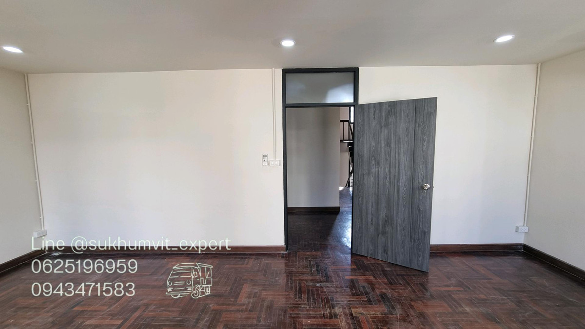 For RentHome OfficeSukhumvit, Asoke, Thonglor : For Rent: Large Building, Total Area 300 sq.m., 2 BuildingsSuitable for showroom, studio, restaurant, office, and various types of businesses