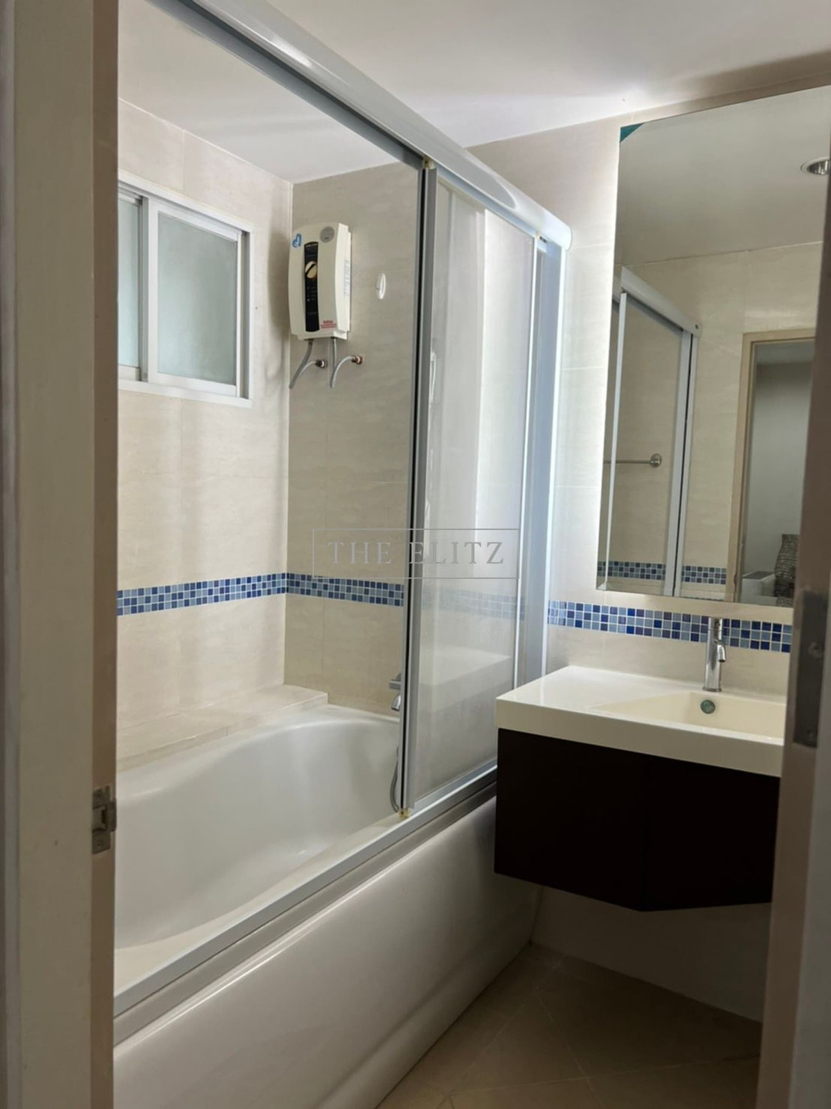 ให้เช่าคอนโดสาทร นราธิวาส : ✨ เป็นส่วนตัว ใจกลางเมือง Life @ Sathorn 10 ห้องสวย วิวเมืองสาทรพาโนรามา ลมเย็นสบาย ❤️