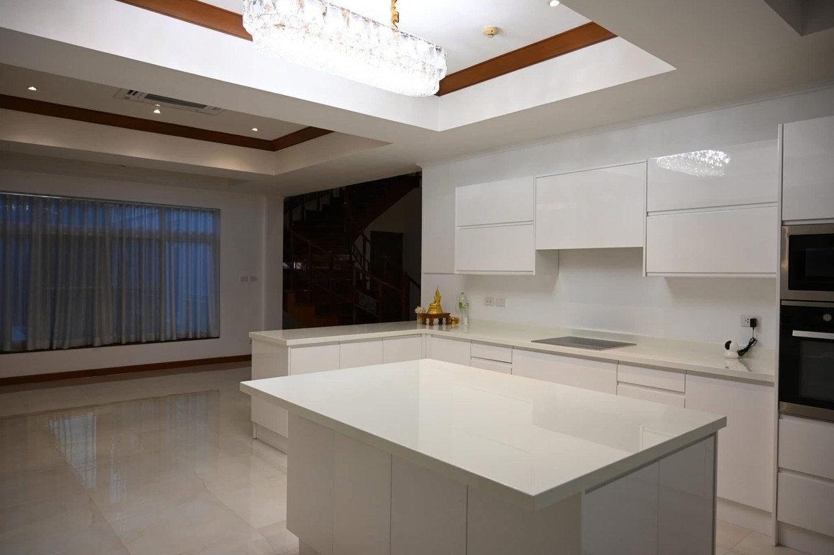 ขายบ้านพัทยา บางแสน ชลบุรี สัตหีบ : 🔥ขาย บ้านเดี่ยวหรู พัทยา เขาพระตำหนัก พร้อมสระว่ายน้ำ | 4 ห้องนอน 5 ห้องน้ำ | ใกล้หาดยินยอม ใกล้ทะเล | เหมาะอยู่อาศัย & ลงทุน | ที่ดินเกือบ 1 ไร่