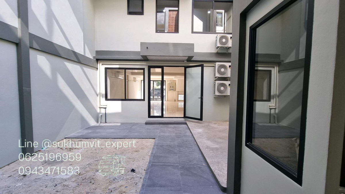 For RentRetail SpaceSukhumvit, Asoke, Thonglor : For Rent: Large Building, Total Area 300 sq.m., 2 BuildingsSuitable for showroom, studio, restaurant, office, and various types of businesses