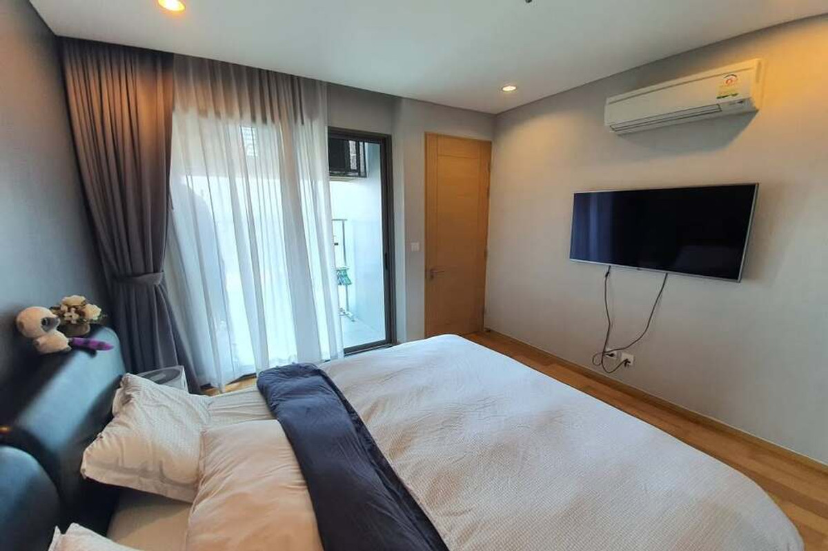 For SaleCondoSathorn, Narathiwat : 🔥  Sale with tenant !! high floor 13++, modern style!!🔥 Code C20221203045..........The Breeze Narathiwas, 1 bedroom, 1 bathroom, furnished, Special Deal!!📣📣