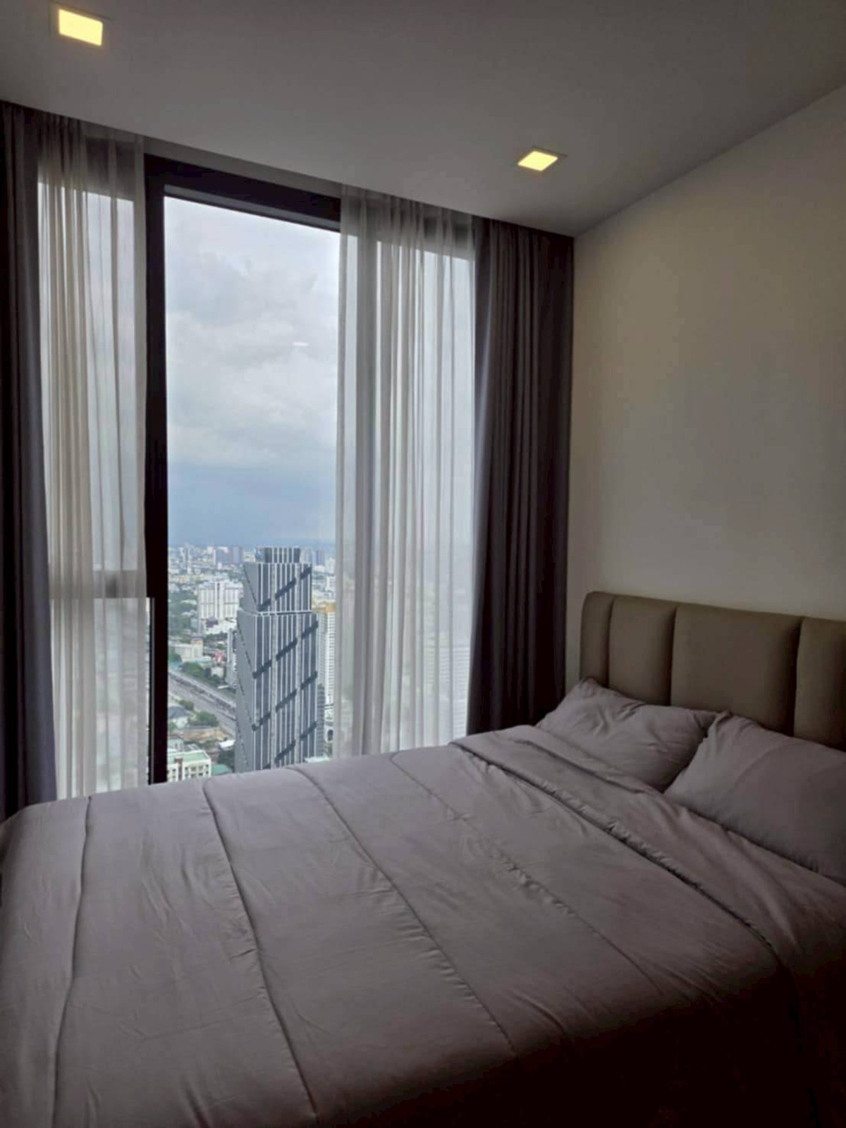ให้เช่าคอนโดพระราม 9 เพชรบุรีตัดใหม่ RCA : For Rent Condo One 9 Five Asoke - Rama 9 Fully Furnished(S03-2204)