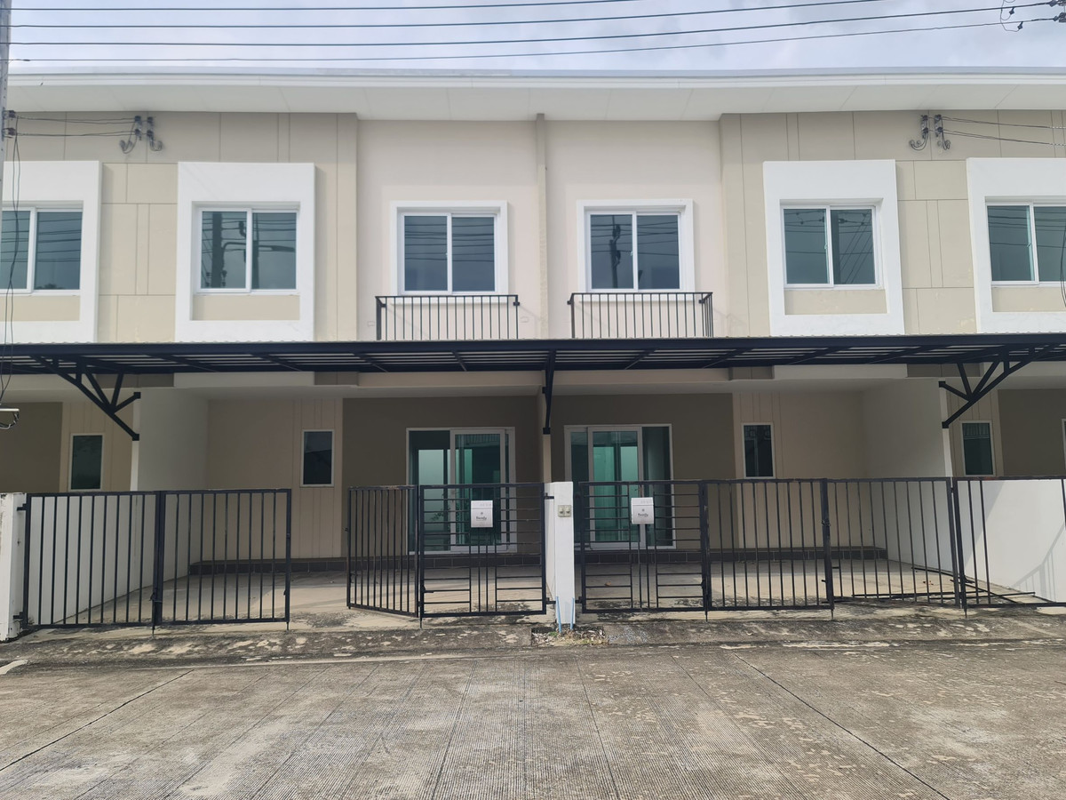 For SaleTownhomePathum Thani,Rangsit, Thammasat : Urgent sale announcement: Blessity Park Wongwaen-Lumlukka, 2-story townhome.