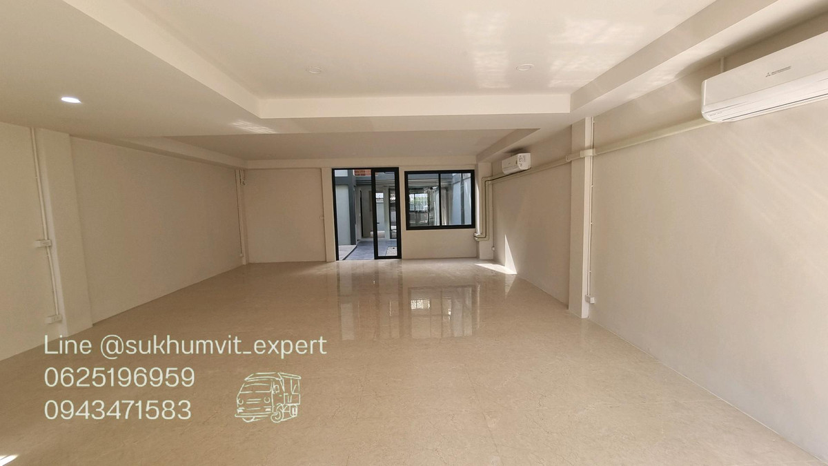For RentRetail SpaceSukhumvit, Asoke, Thonglor : For Rent: Large Building, Total Area 300 sq.m., 2 BuildingsSuitable for showroom, studio, restaurant, office, and various types of businesses