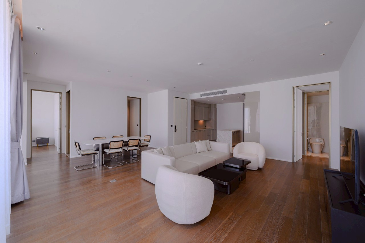 For RentCondoSukhumvit, Asoke, Thonglor : Kraam Sukhumvit 26, 3Bed 3Bath, 180 sq.m., 20floor, Rent 180,000