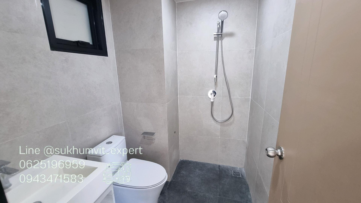 For RentRetail SpaceSukhumvit, Asoke, Thonglor : For Rent: Large Building, Total Area 300 sq.m., 2 BuildingsSuitable for showroom, studio, restaurant, office, and various types of businesses