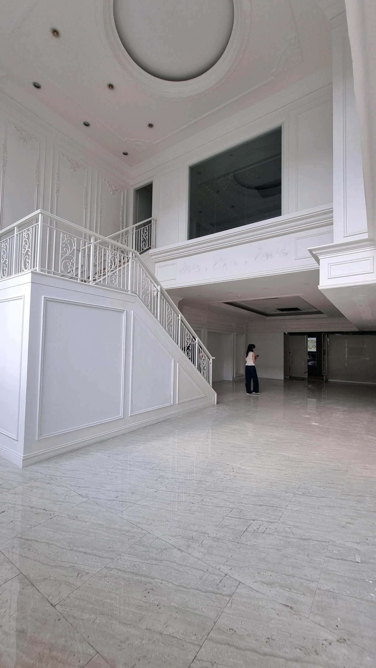 For RentRetail SpaceSukhumvit, Asoke, Thonglor : Space for rent, Thonglor 2 stories  size 182.7 square meters  1,500 baht / square