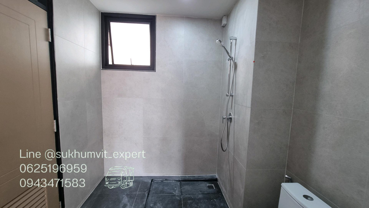 For RentHome OfficeSukhumvit, Asoke, Thonglor : For Rent: Large Building, Total Area 300 sq.m., 2 BuildingsSuitable for showroom, studio, restaurant, office, and various types of businesses