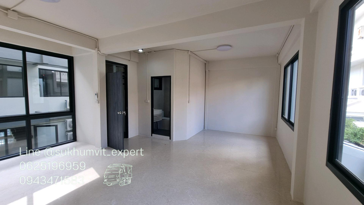 For RentHome OfficeSukhumvit, Asoke, Thonglor : For Rent: Large Building, Total Area 300 sq.m., 2 BuildingsSuitable for showroom, studio, restaurant, office, and various types of businesses