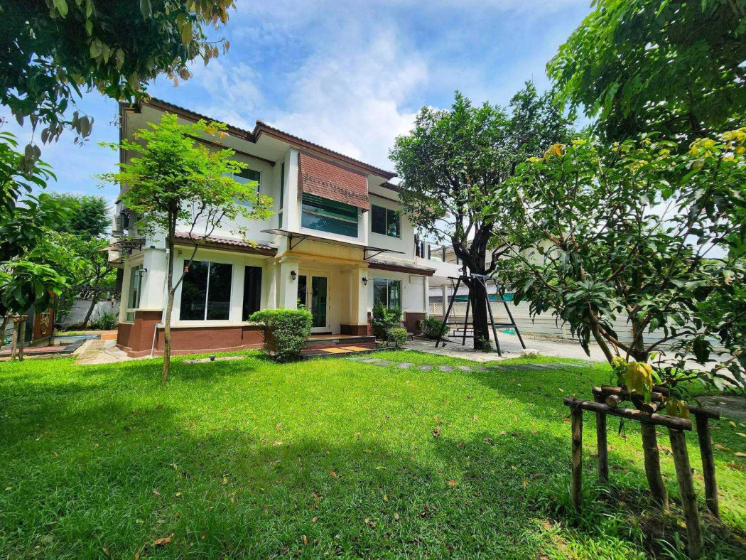 For RentHouseRamkhamhaeng, Hua Mak : Single house for rent, Baan Ladprao 2, 380 sq m, 2 rai, near Central Eastville.