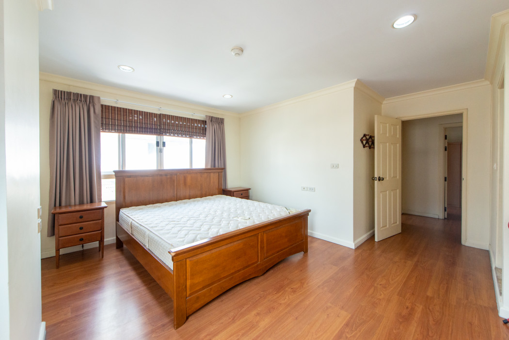 For SaleCondoRama3 (Riverside),Satupadit : Condo for sale: Lumpini Suite Ratchada-Rama 3, large room, good location, near Central Rama 3, size 109 sq m.