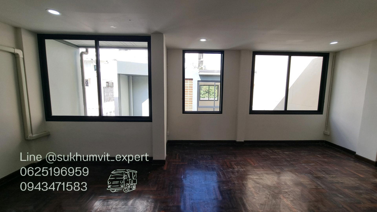For RentHome OfficeSukhumvit, Asoke, Thonglor : For Rent: Large Building, Total Area 300 sq.m., 2 BuildingsSuitable for showroom, studio, restaurant, office, and various types of businesses