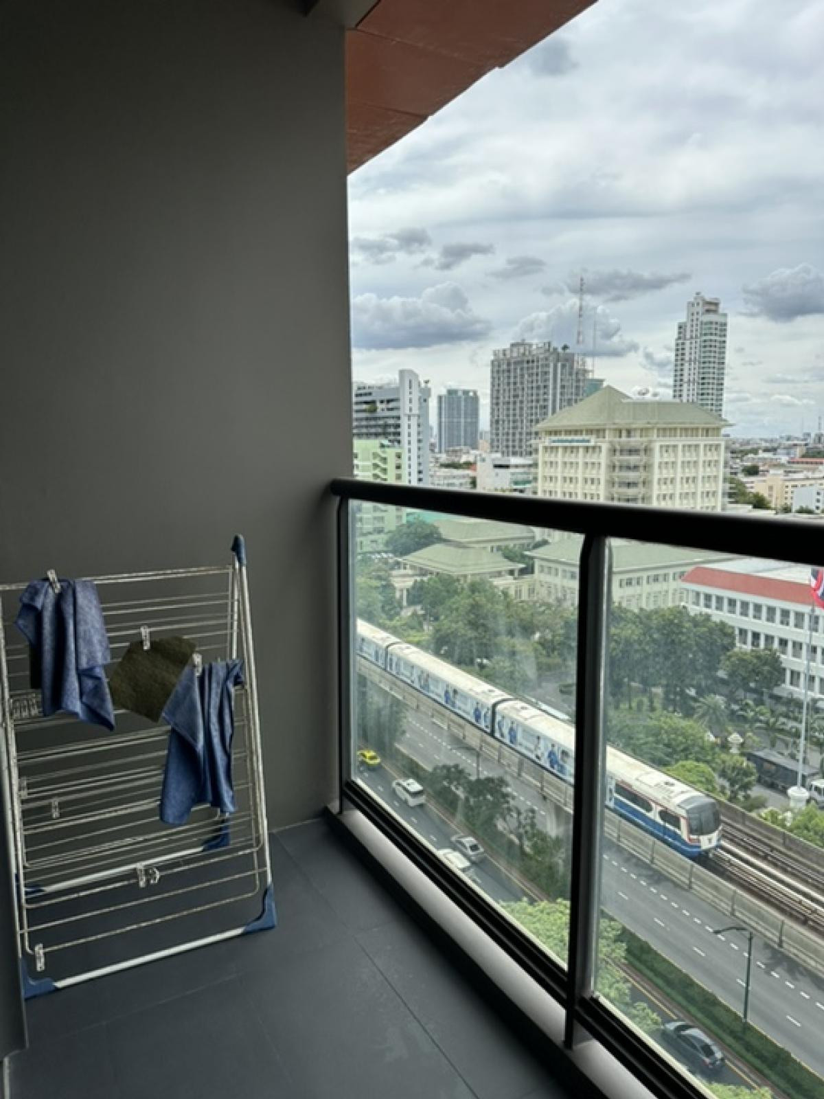 ขายคอนโดราชเทวี พญาไท : [Pet friendly] คอนโดหนึ่งเดียวที่เลี้ยงสัตว์ได้ในย่านนี้ M Phayathai ราคาร้อนแรงต่ำกว่าตลาด 20+%