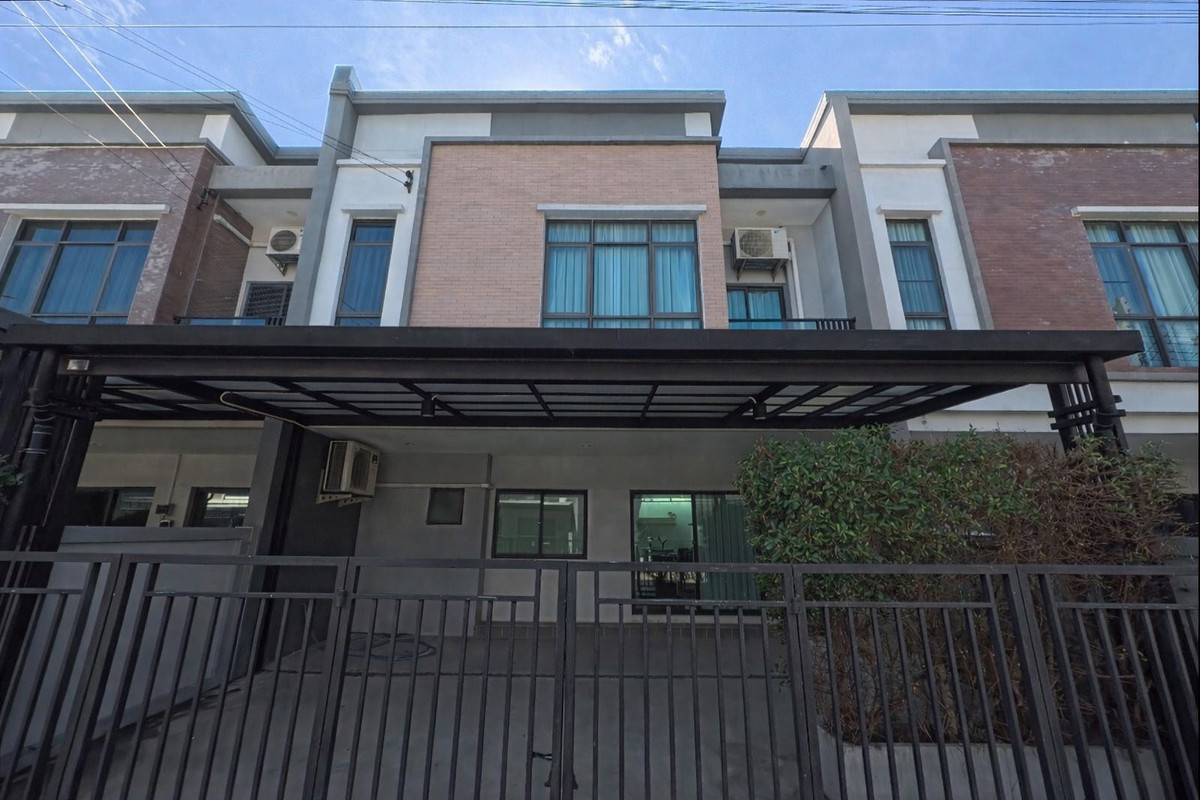 TownhomeBang kae, Phetkasem : Baan Verve Phetkasem 81-2 Big plot near the garden, ready to move in.