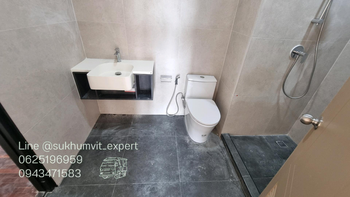 For RentHome OfficeSukhumvit, Asoke, Thonglor : For Rent: Large Building, Total Area 300 sq.m., 2 BuildingsSuitable for showroom, studio, restaurant, office, and various types of businesses