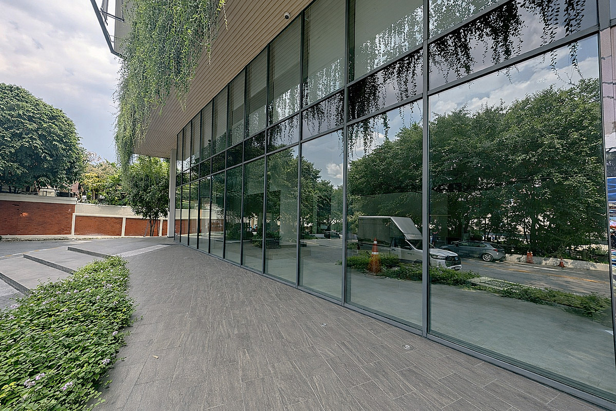 ให้เช่าร้านค้า/ตลาดนัดสุขุมวิท อโศก ทองหล่อ : พื้นที่ให้เช่า สภาพ 100%  เหมาะทำธุรกิจทุกประเภท พระราม 9 ** NO CO-AGENT ** 