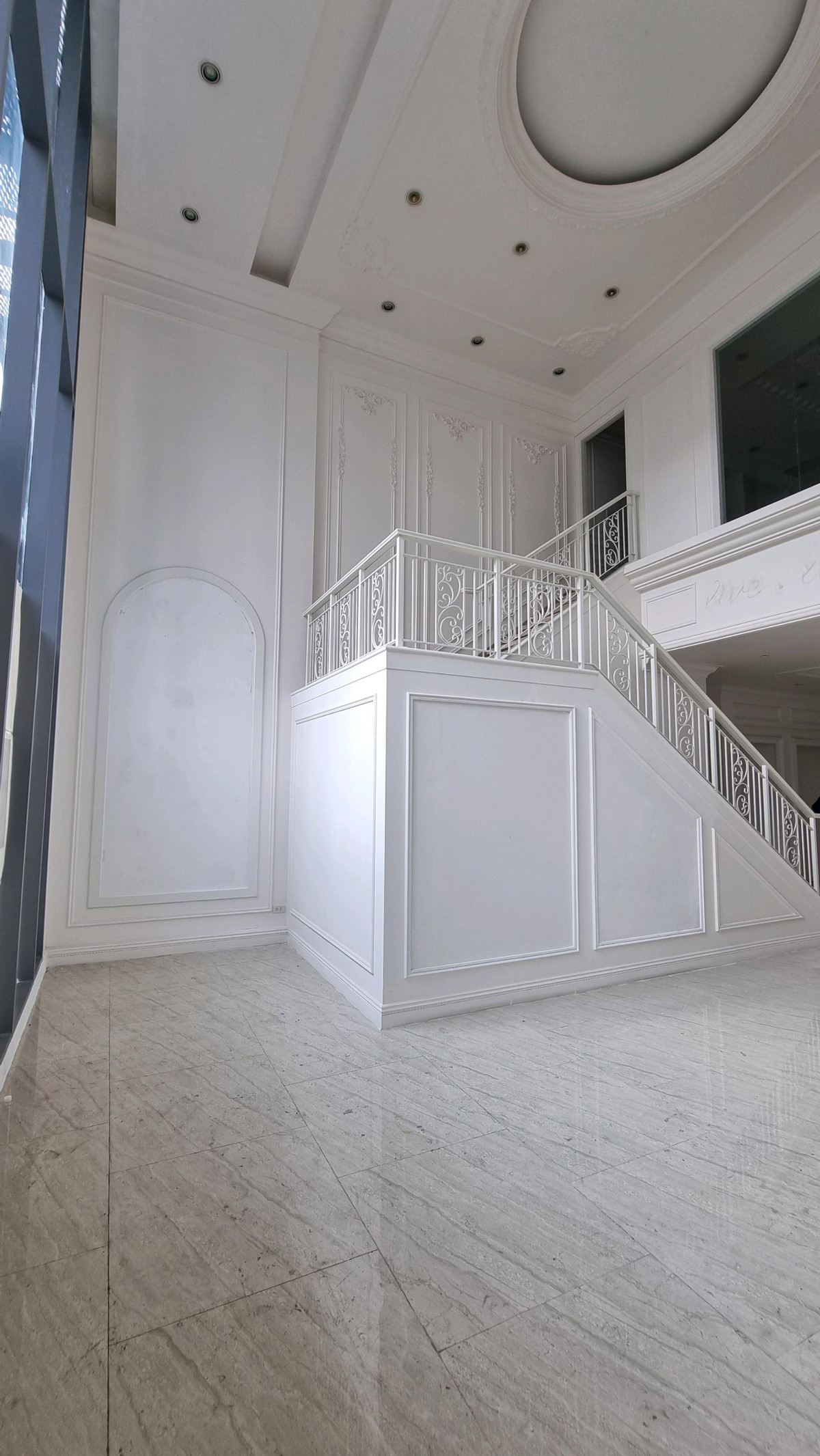 For RentRetail SpaceSukhumvit, Asoke, Thonglor : Space for rent, Thonglor 2 stories  size 182.7 square meters  1,500 baht / square